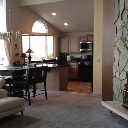 Camano Island Waterfront Vacation Rental 외부 사진