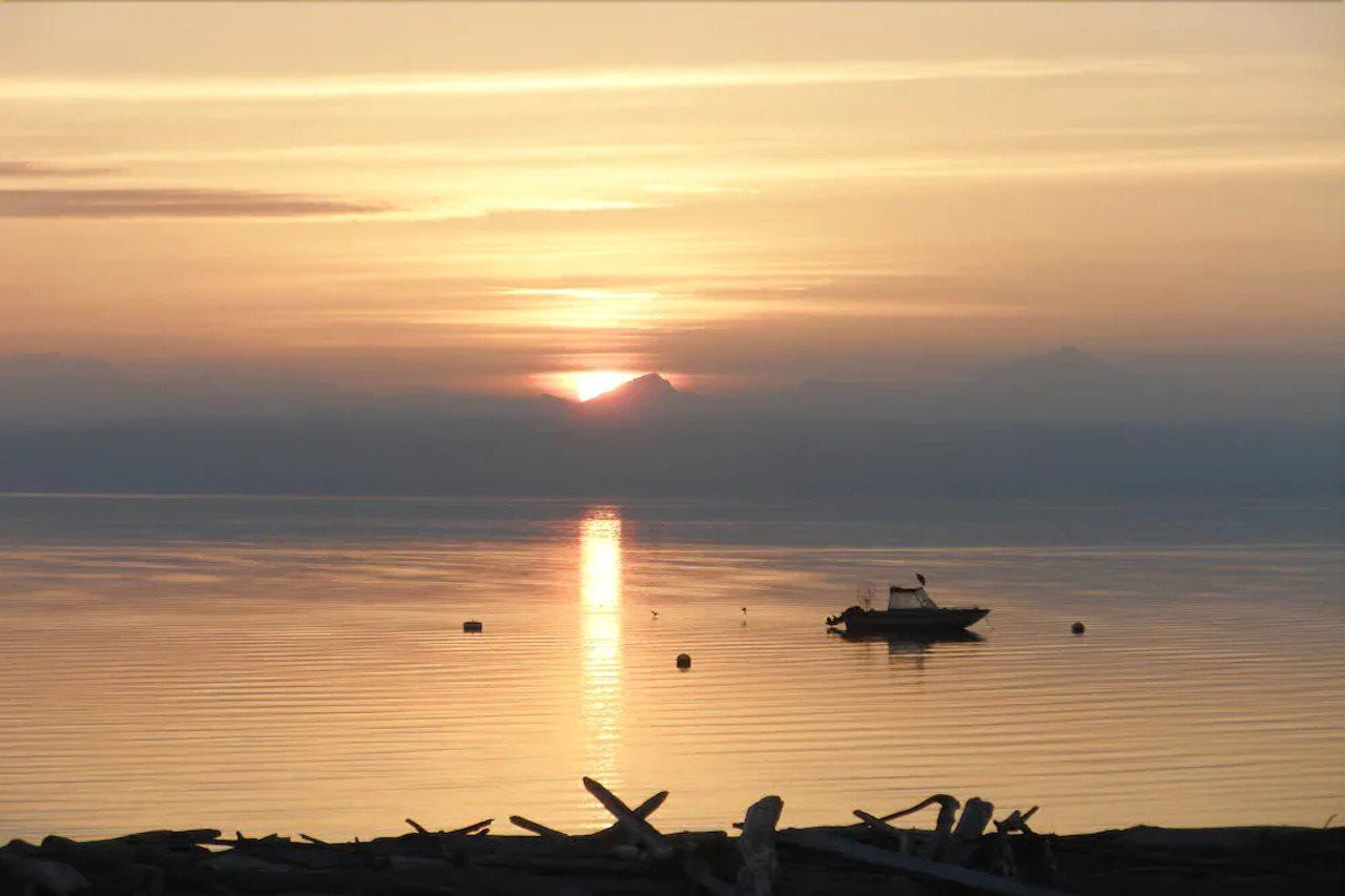 Camano Island Waterfront Vacation Rental 외부 사진