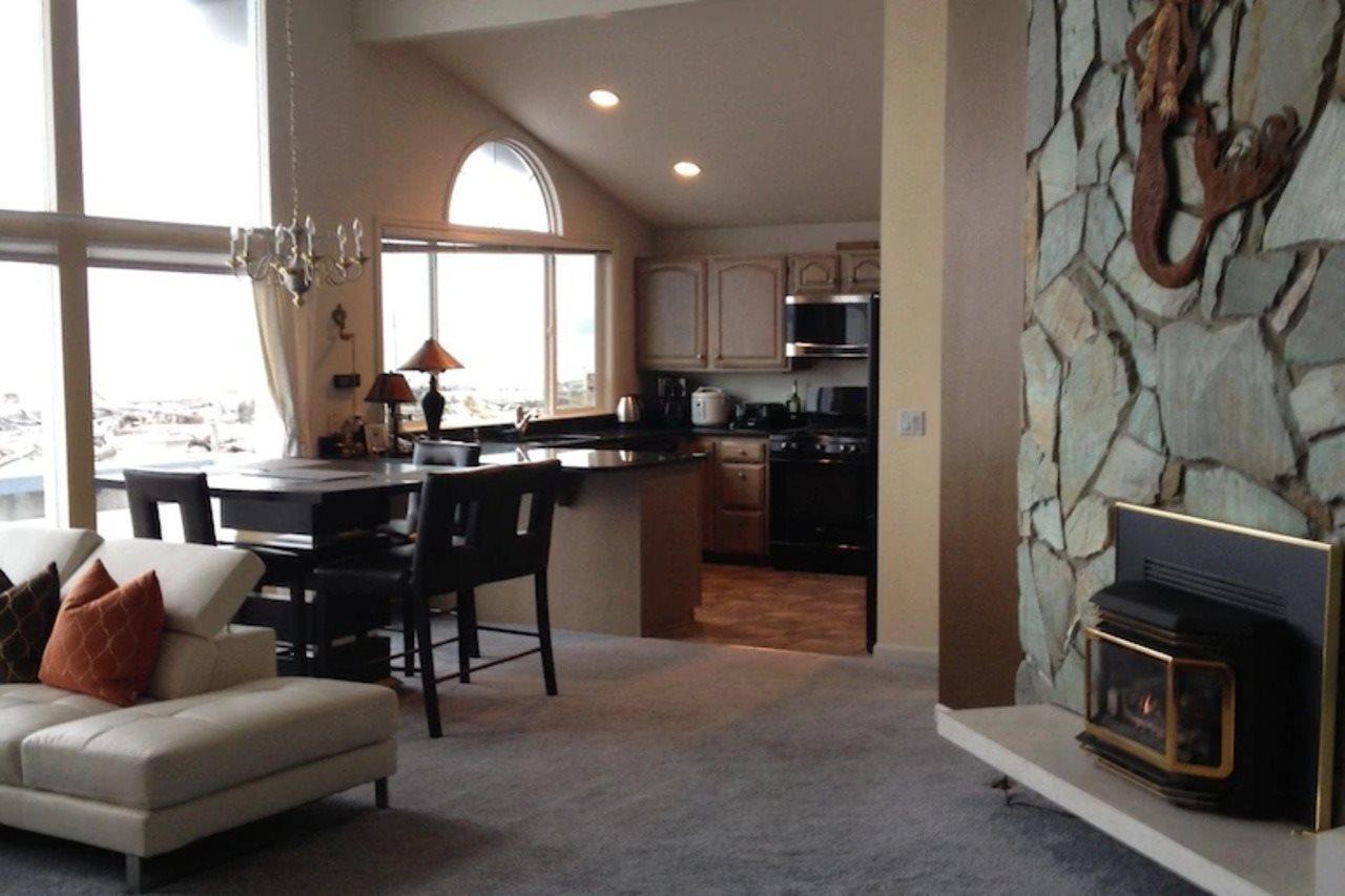 Camano Island Waterfront Vacation Rental 외부 사진